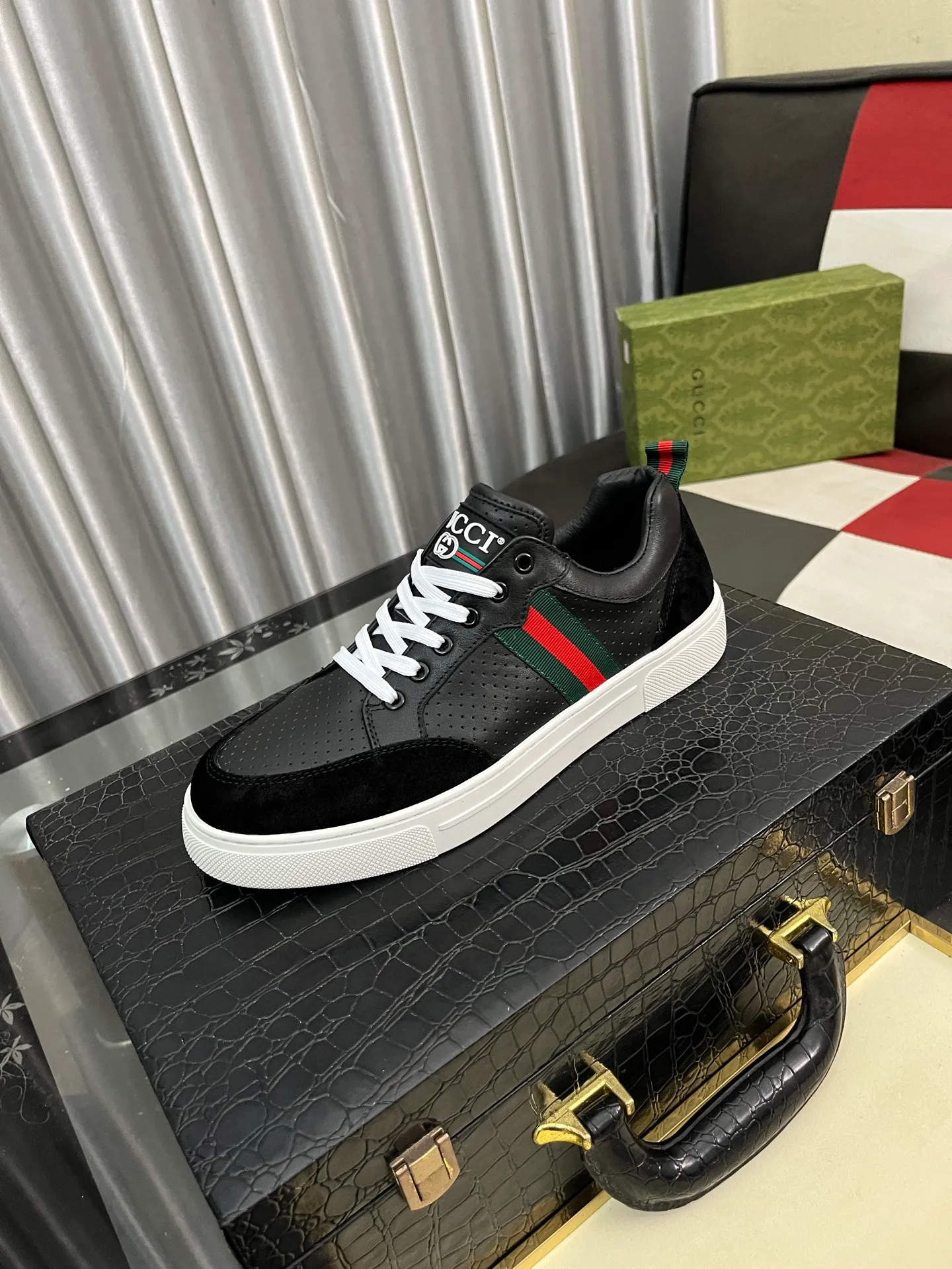 Men's shoes 💰420⌚️⌚️ (GUCCI) Gucci official website men's casual shoes synchronization style, the upper is made of cowhide with imported new brand elements Gucci, showing a good atmosphere, simple design and slip-on style, super versatile, 🐑 leather lining, air-cushion rubber outsole, size 38-442️⃣ colors available